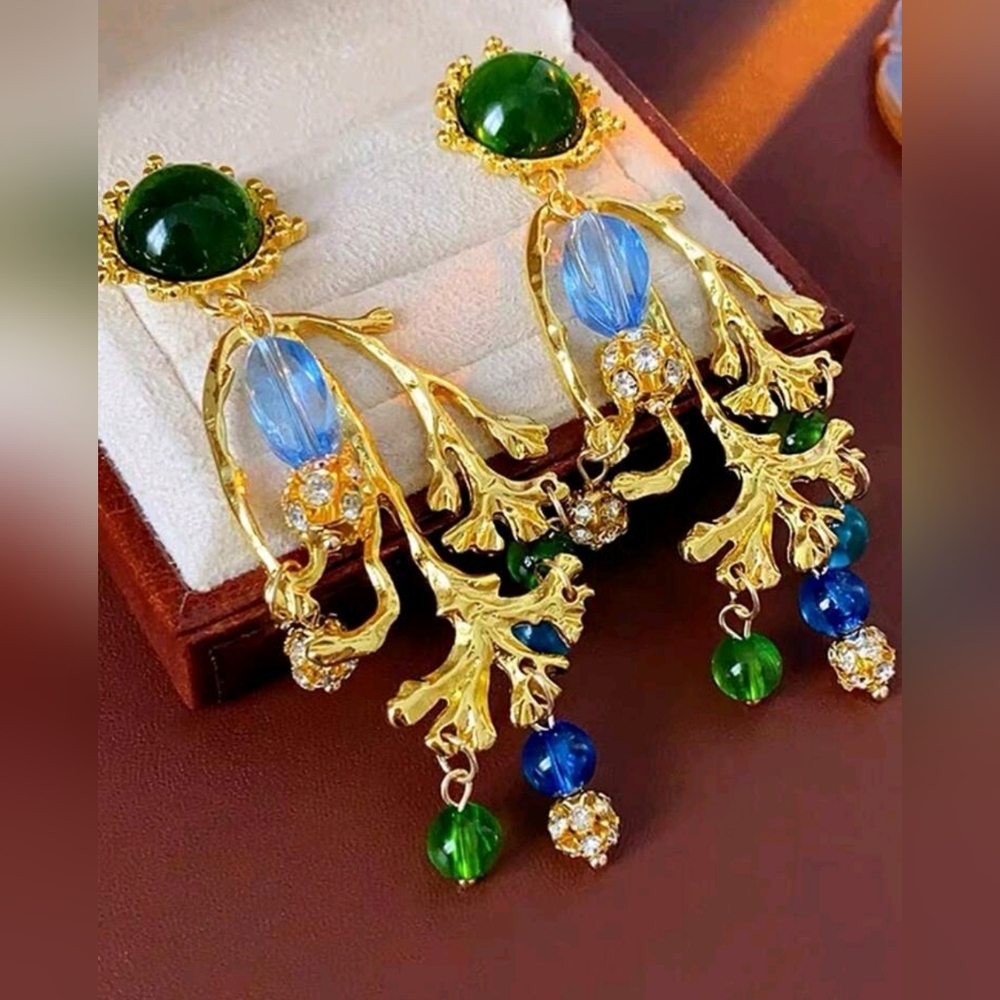 "Tawp Tier" 18k gold plated tassel Earrings - Picture 2 of 3